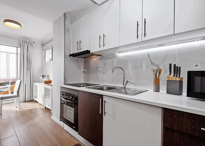 Centre Retreat By Homie *