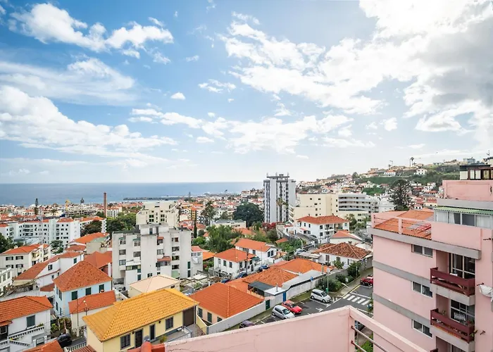 Centre Retreat By Homie