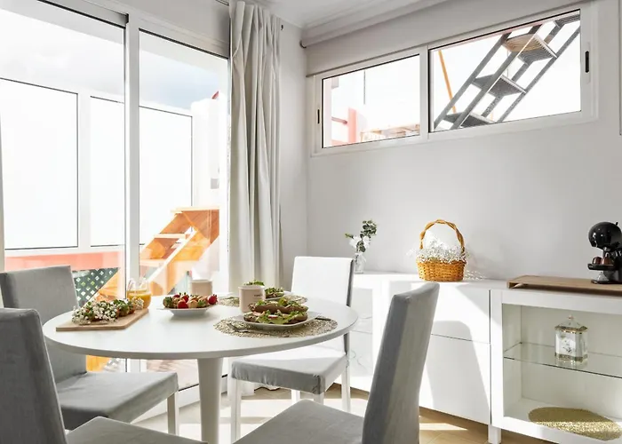 Centre Retreat By Homie