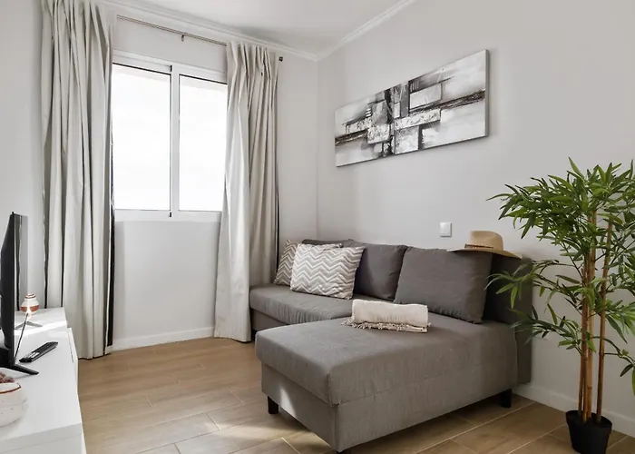 Centre Retreat By Homie Funchal